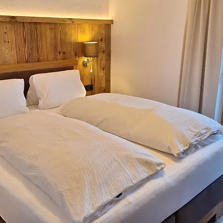 阿伊翁公寓 * 蒂罗的圣约翰